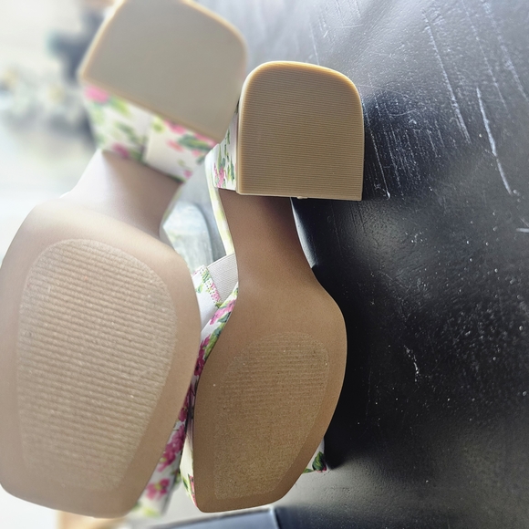 Betsey Johnson Floral Bow Mules - Picture 6 of 10